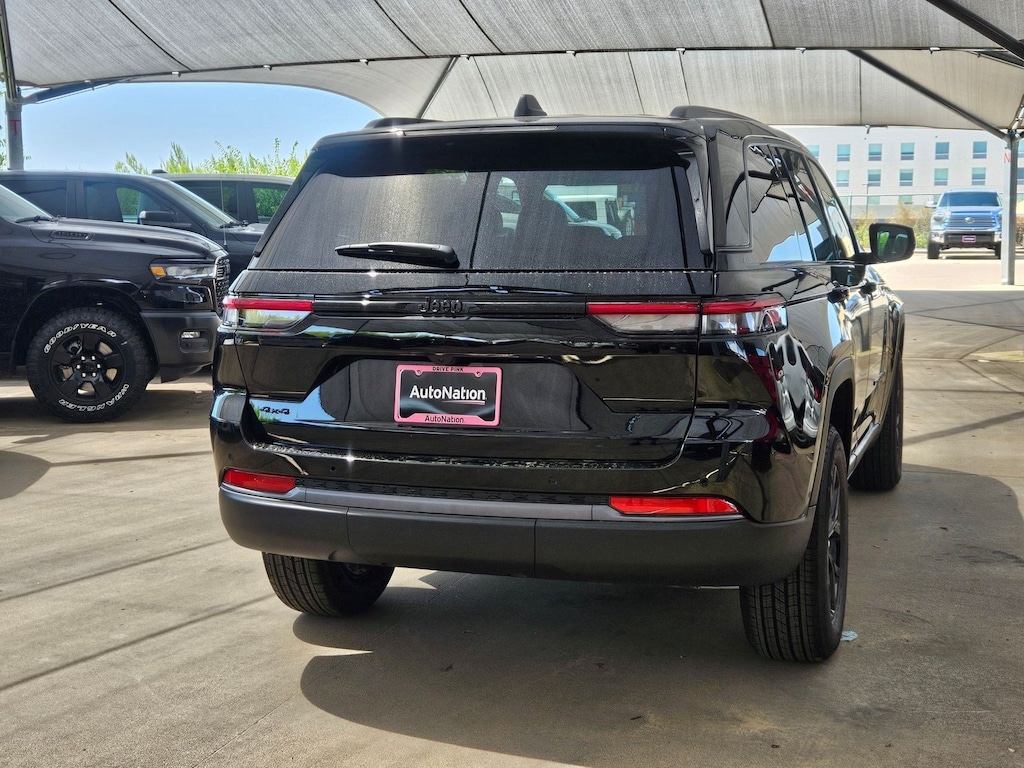 New 2026 Jeep Grand Cherokee Laredo Altitude SUV