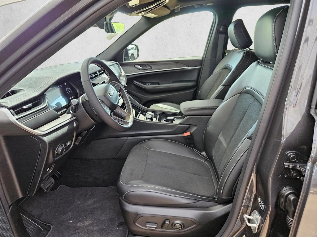 New 2026 Jeep Grand Cherokee Laredo Altitude SUV