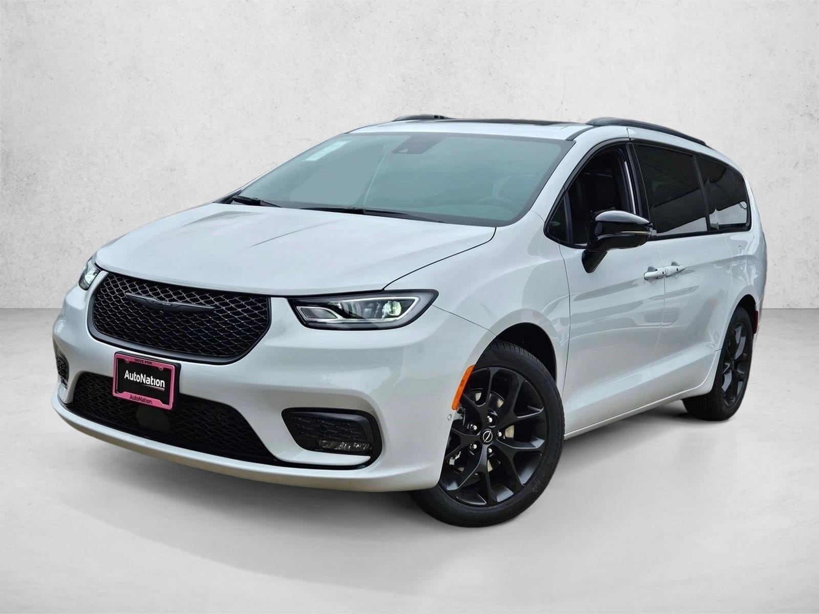 2026 Chrysler Pacifica Limited's photo