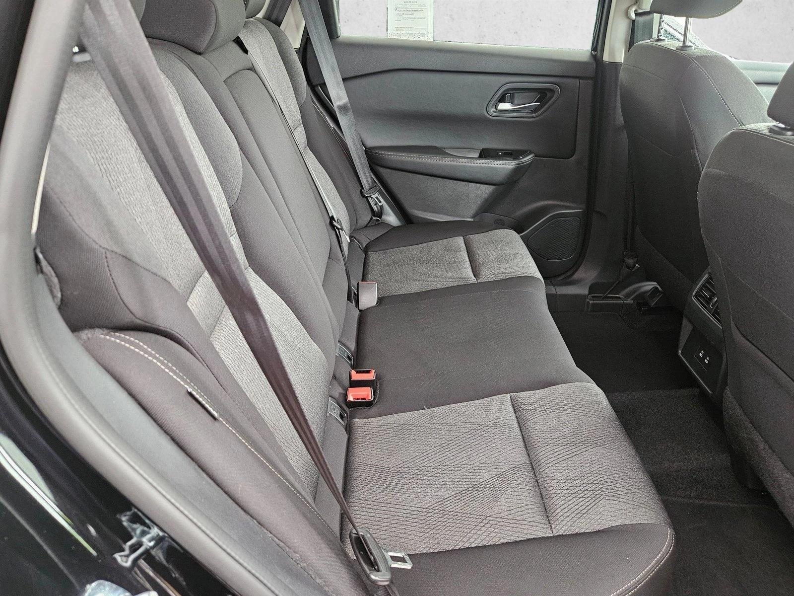 2025 Nissan Rogue SV - Photo 14