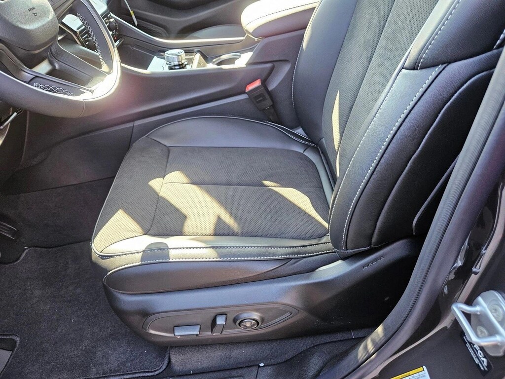 New 2025 Jeep Grand Cherokee Altitude X SUV