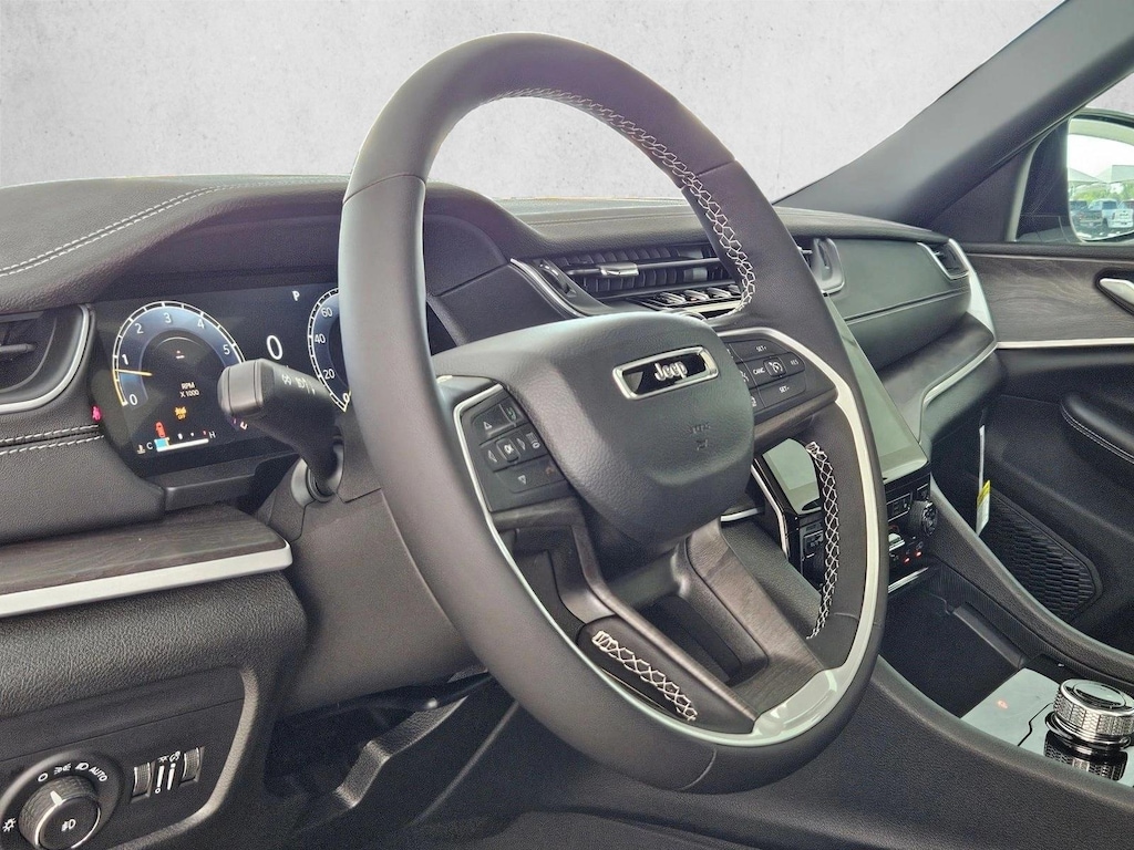 New 2025 Jeep Grand Cherokee L Limited Sport Utility