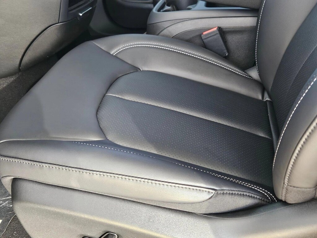 New 2026 Chrysler Pacifica Select Mini-van Passenger
