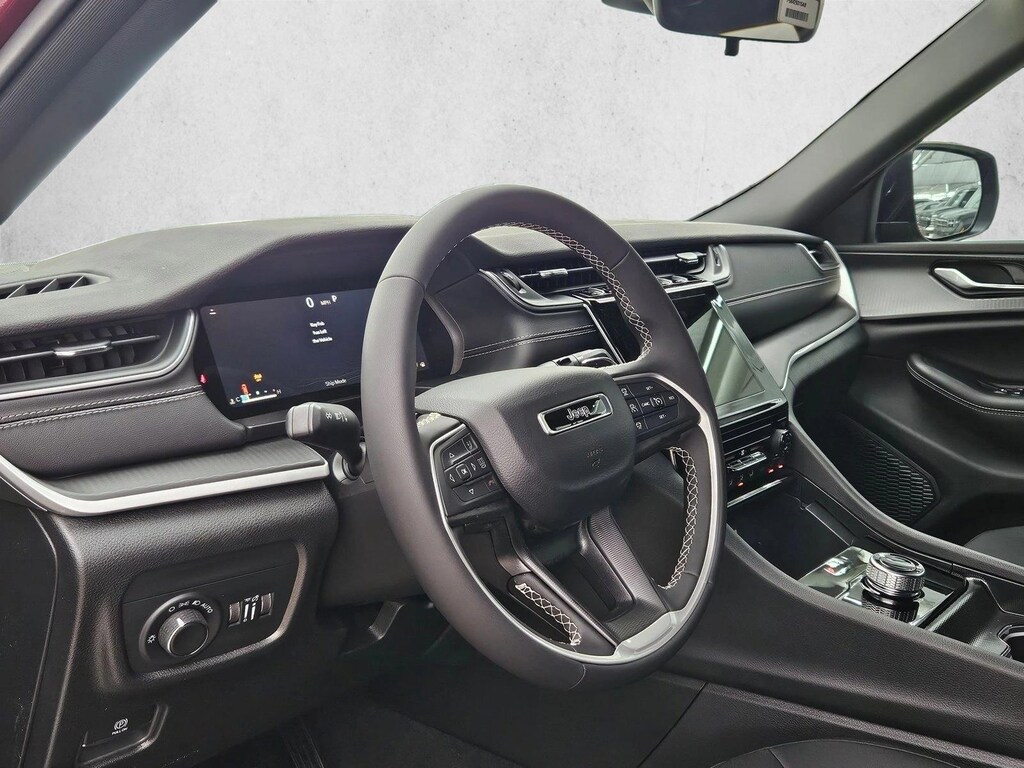 New 2026 Jeep Grand Cherokee Laredo Sport Utility