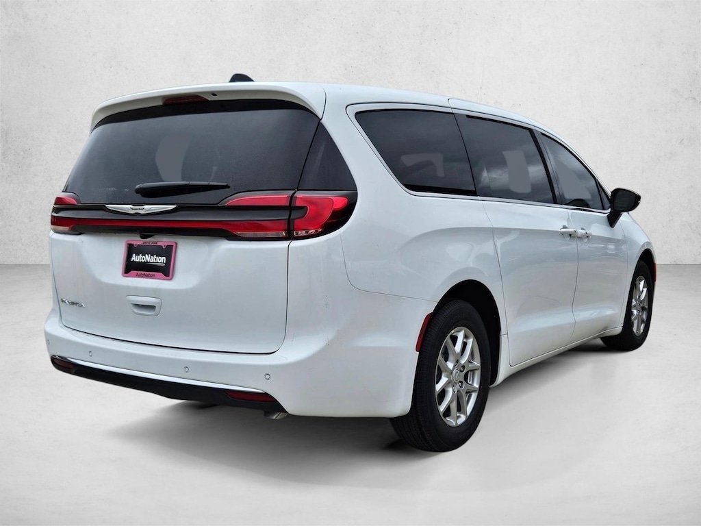 New 2026 Chrysler Pacifica Select Mini-van Passenger