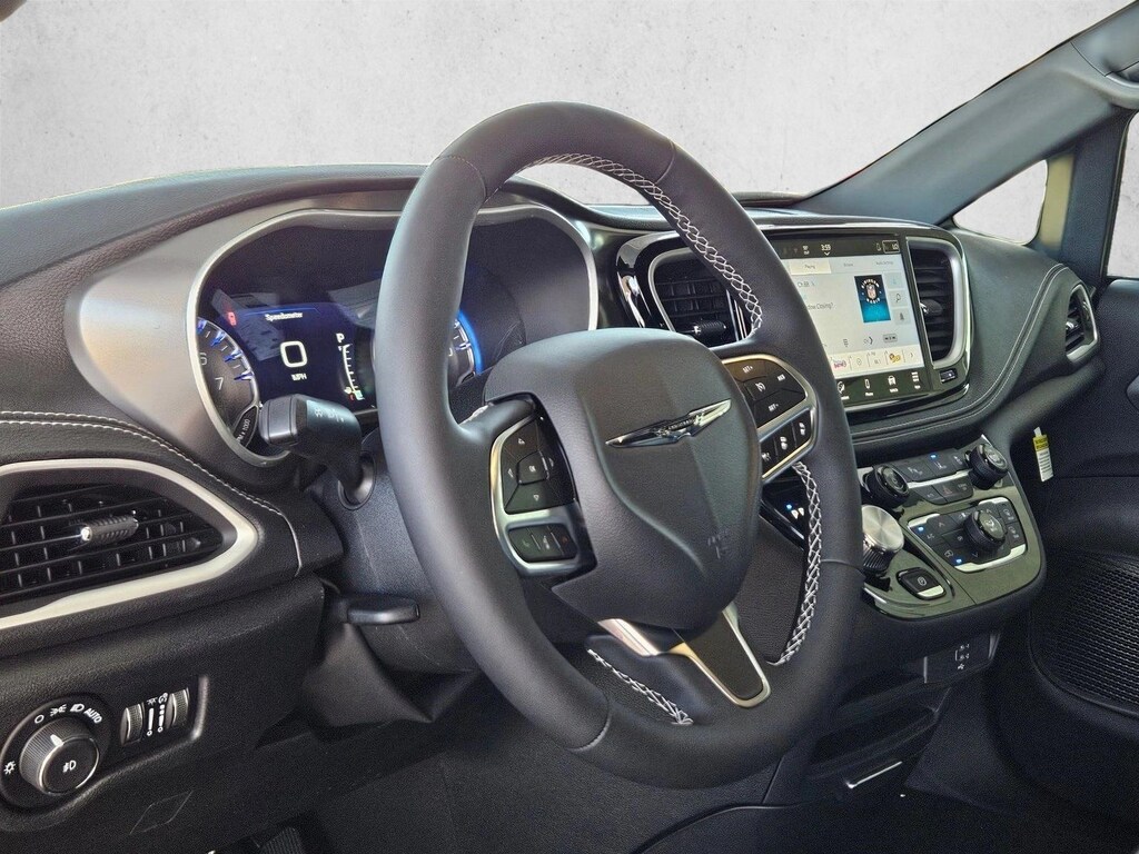 New 2026 Chrysler Pacifica Select Mini-van Passenger