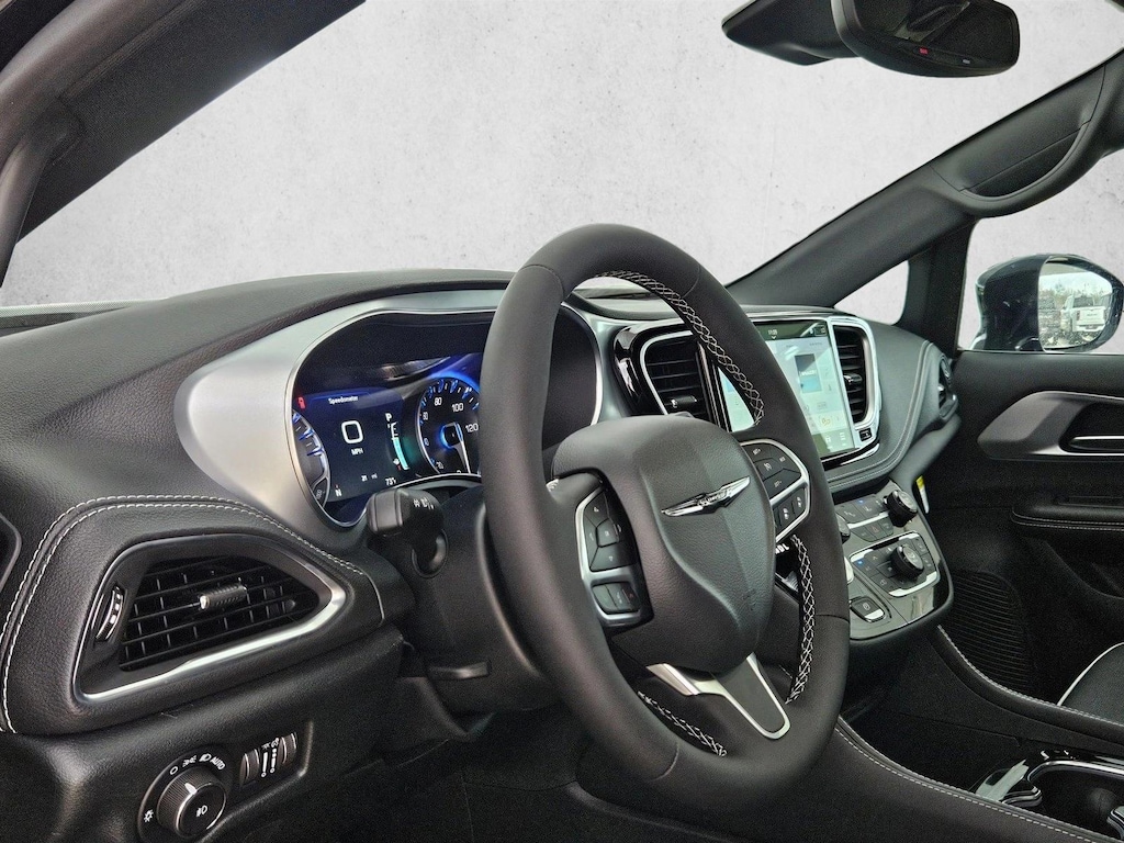 New 2026 Chrysler Pacifica Limited Mini-van Passenger