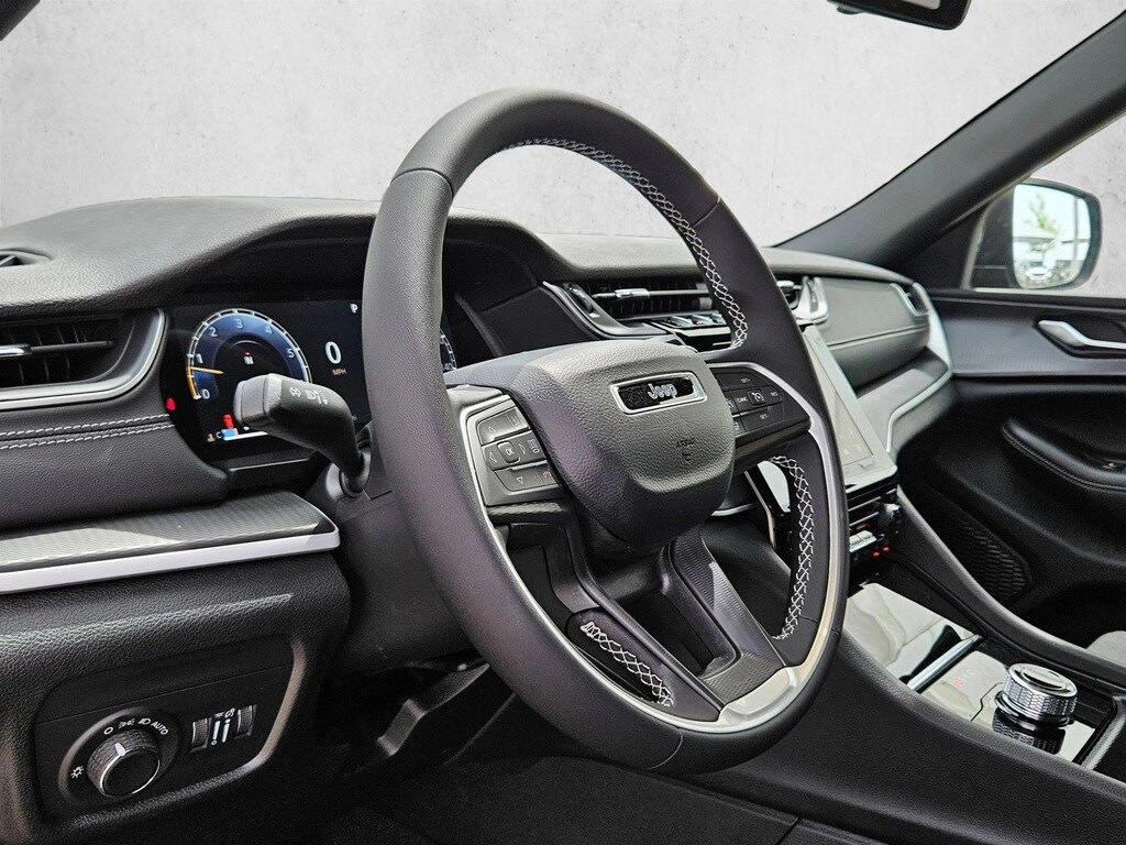 New 2026 Jeep Grand Cherokee Laredo Sport Utility