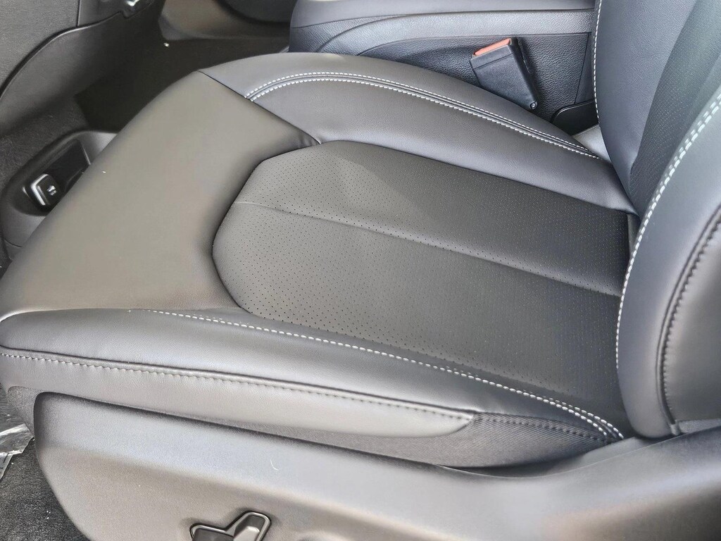 New 2026 Chrysler Pacifica Select Mini-van Passenger