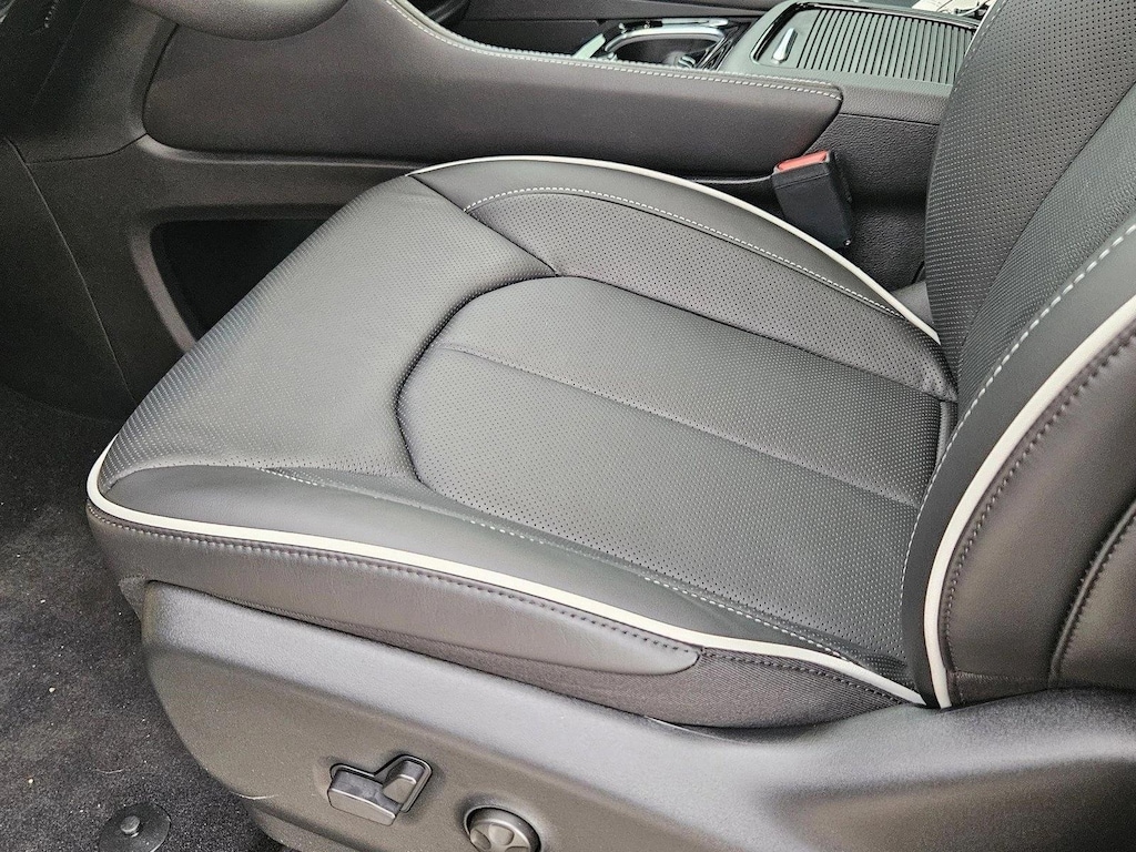 New 2026 Chrysler Pacifica Limited Mini-van Passenger