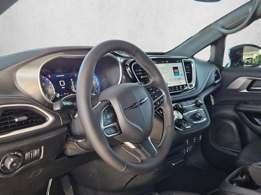 New 2026 Chrysler Pacifica Select Mini-van Passenger