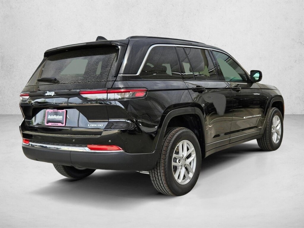 New 2026 Jeep Grand Cherokee Laredo Sport Utility