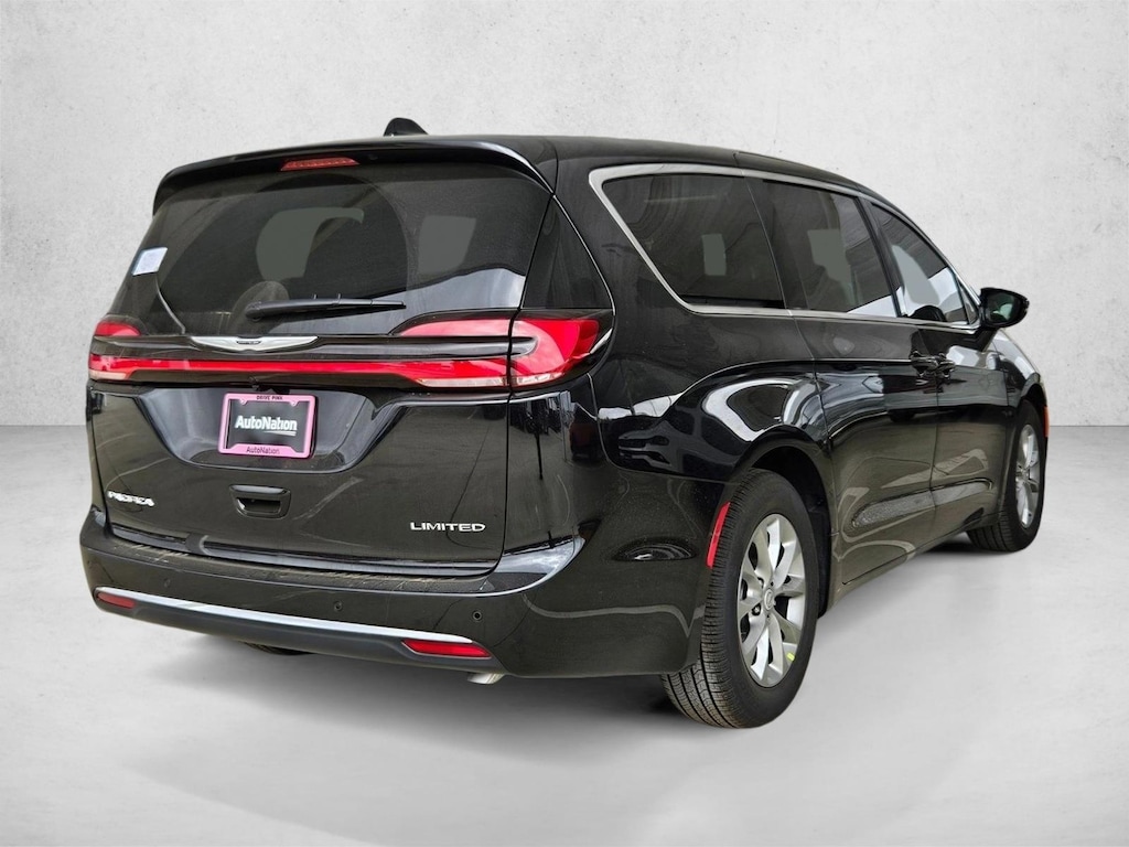 New 2026 Chrysler Pacifica Limited Mini-van Passenger