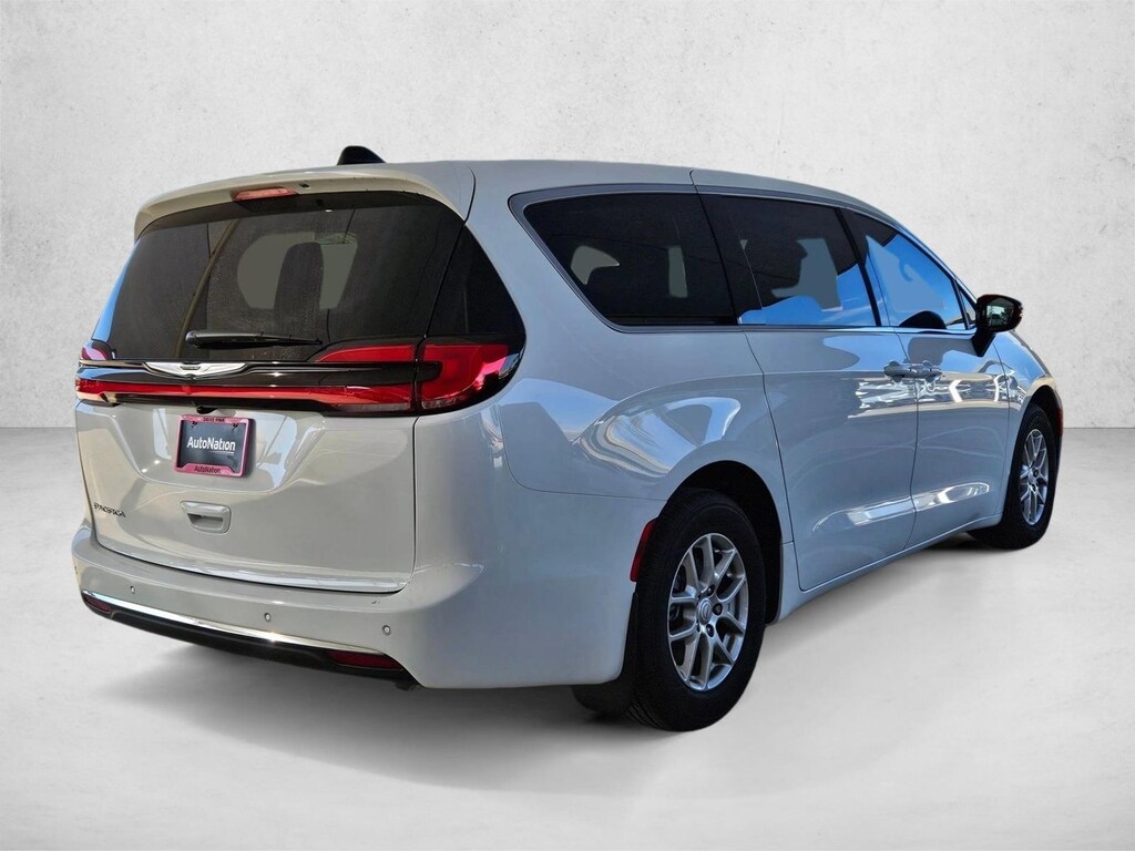 New 2026 Chrysler Pacifica Select Mini-van Passenger
