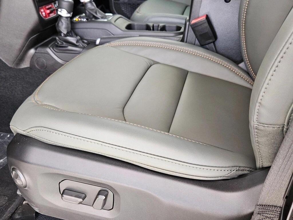 New 2025 Jeep Gladiator Mojave Crew Cab Pickup