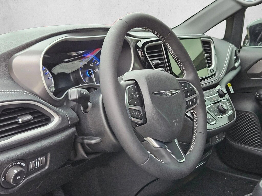 New 2026 Chrysler Pacifica Select Mini-van Passenger