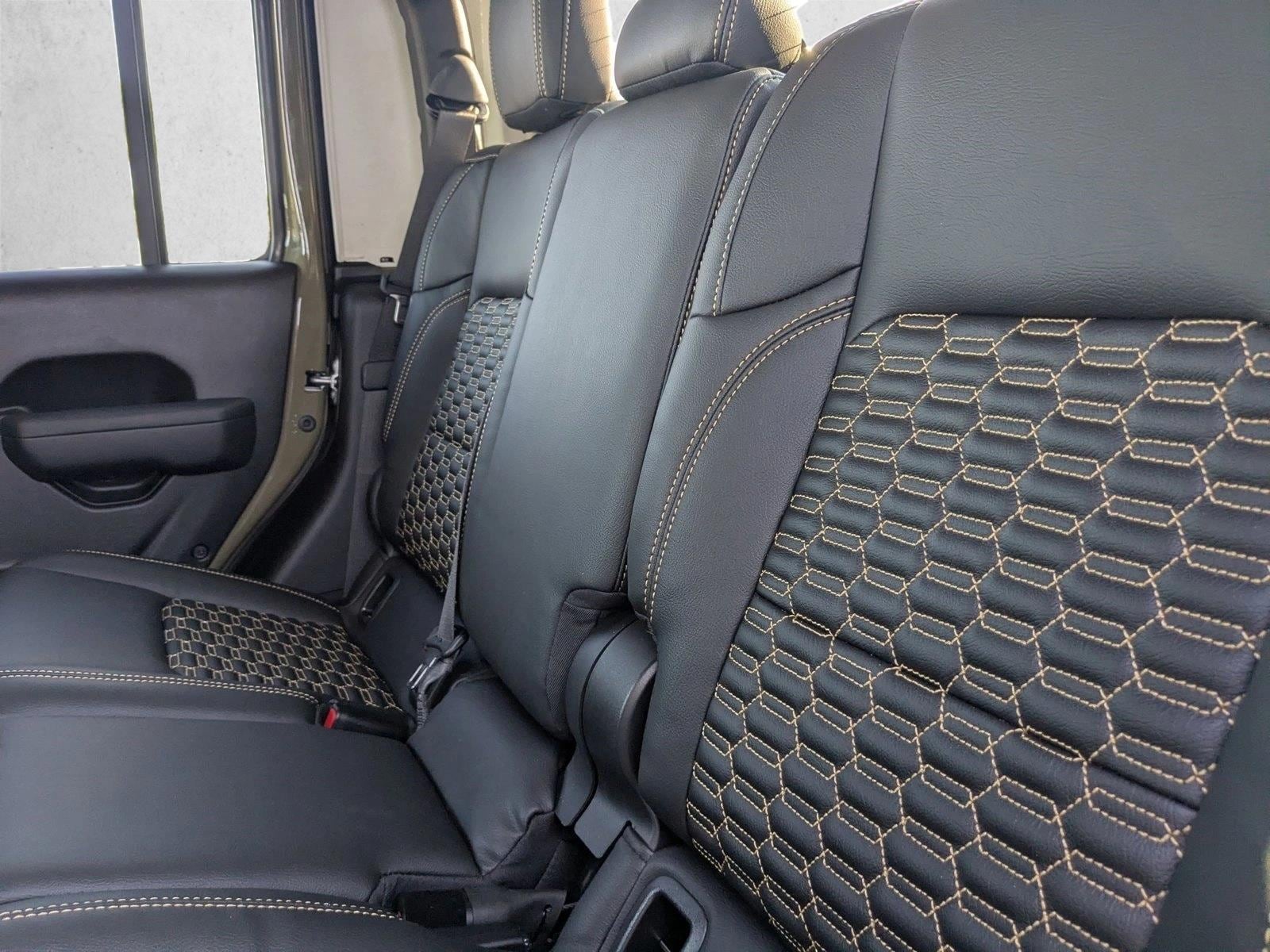 2025 Jeep Gladiator Nighthawk - Photo 16