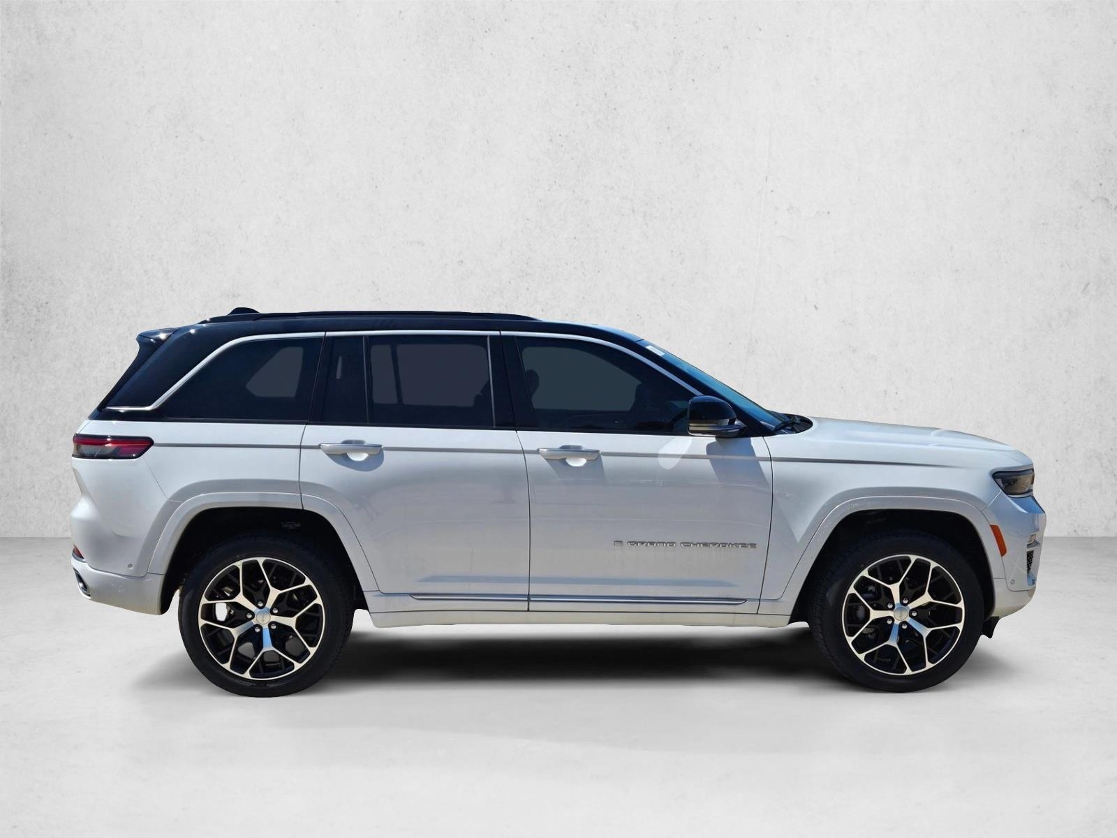 2025 Jeep Grand Cherokee Summit Reserve photo 4