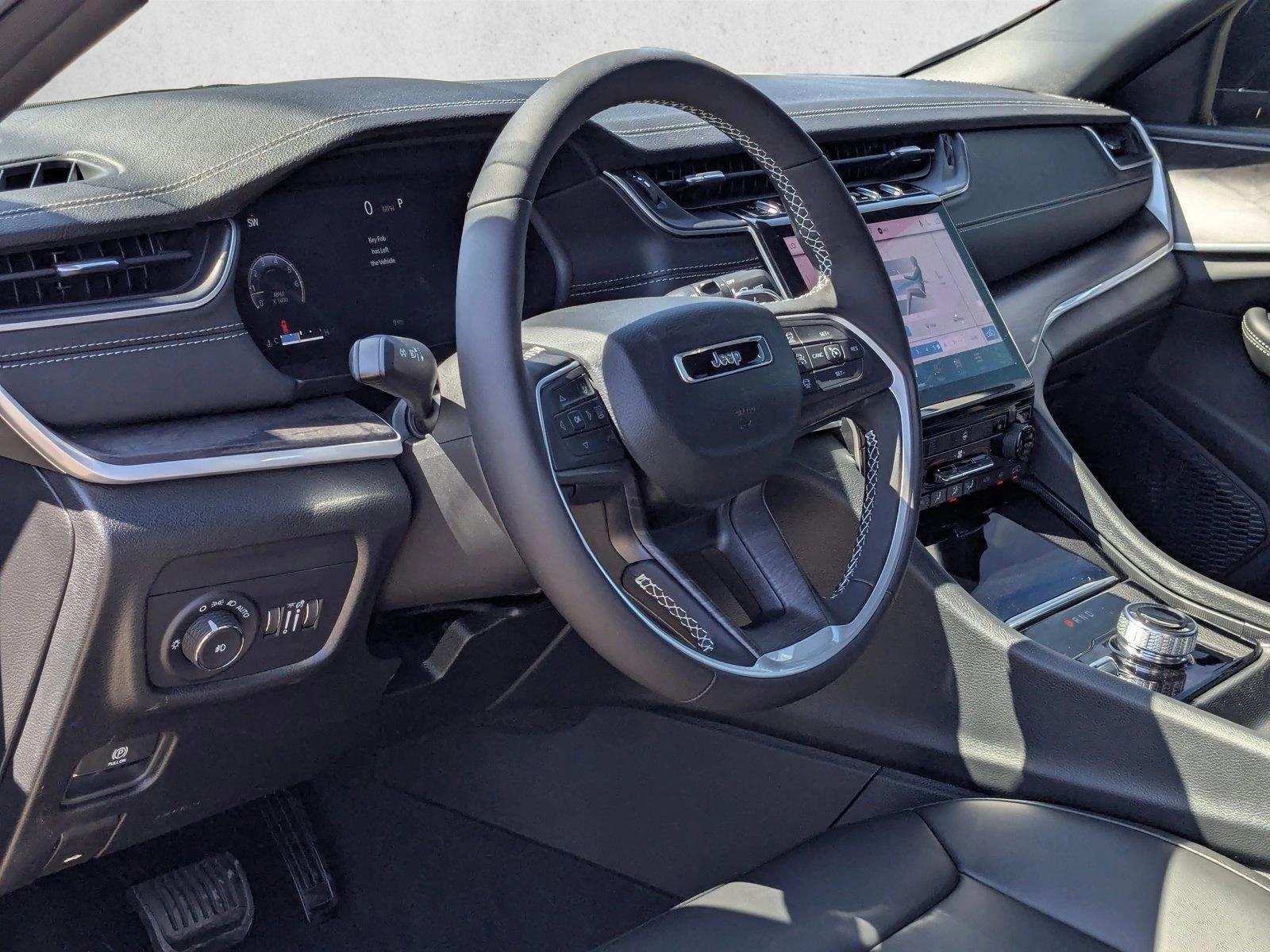 2025 Jeep Grand Cherokee Limited photo 2