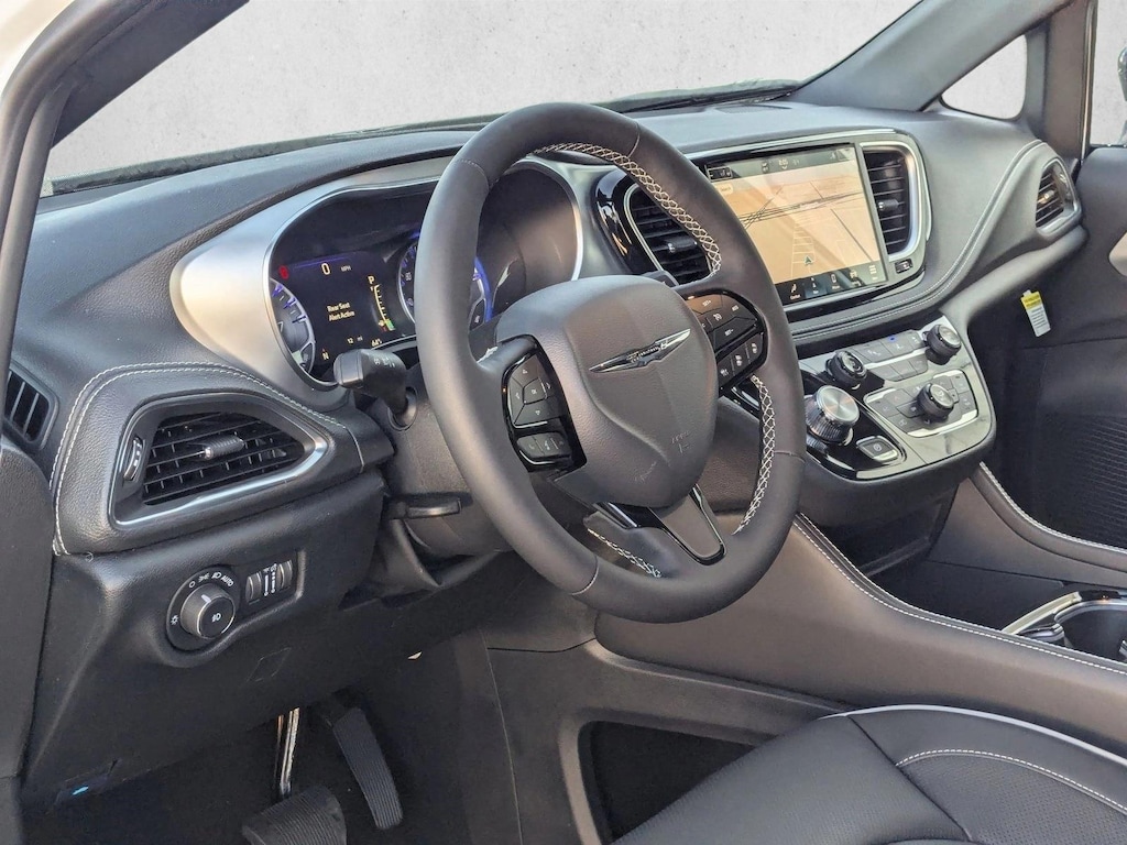 New 2026 Chrysler Pacifica Limited Van Passenger Van