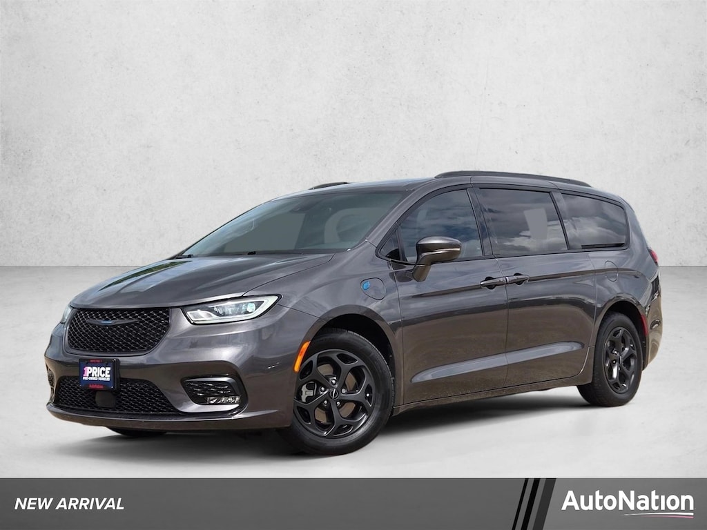Used 2021 Chrysler Pacifica Hybrid Limited Mini-van Passenger