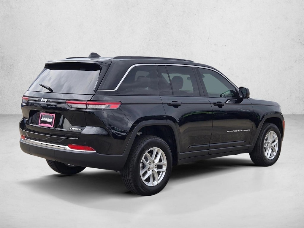 New 2026 Jeep Grand Cherokee Laredo SUV