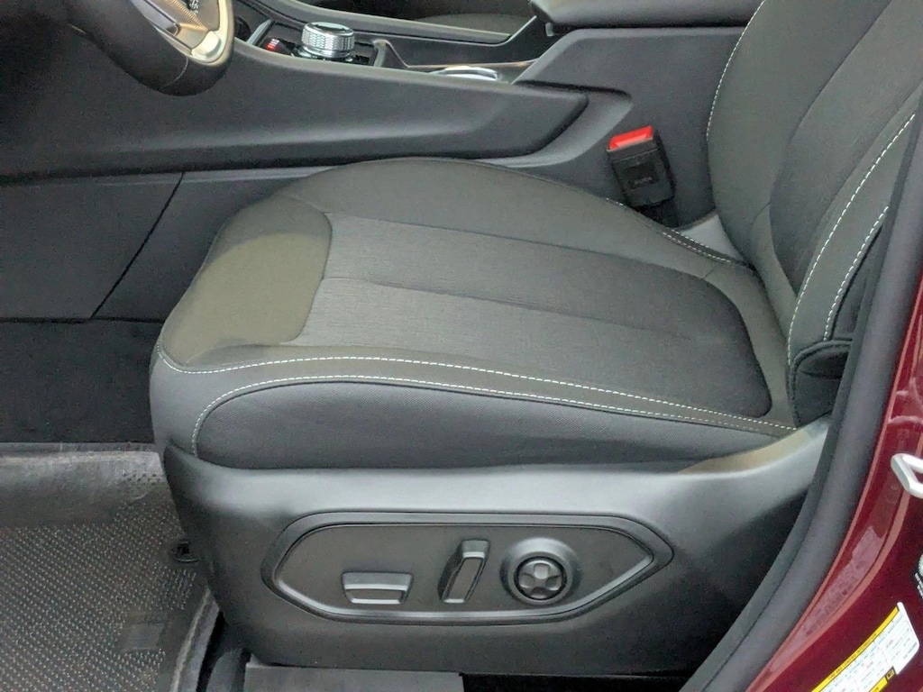 New 2025 Jeep Grand Cherokee L Laredo SUV