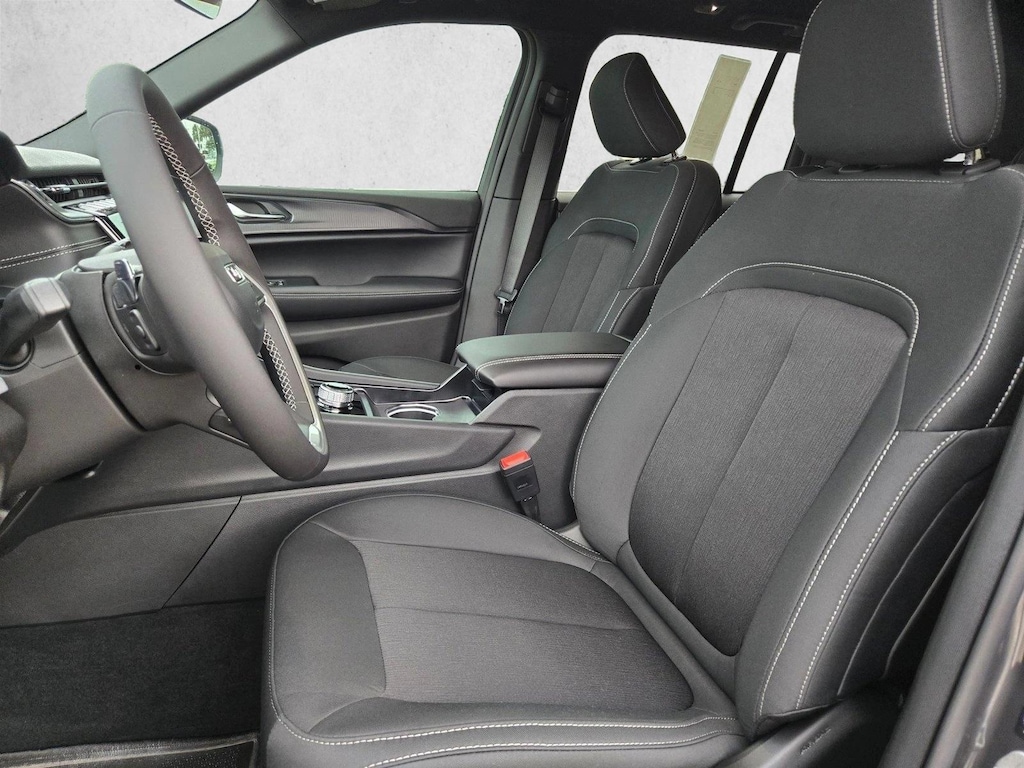 New 2026 Jeep Grand Cherokee Laredo SUV