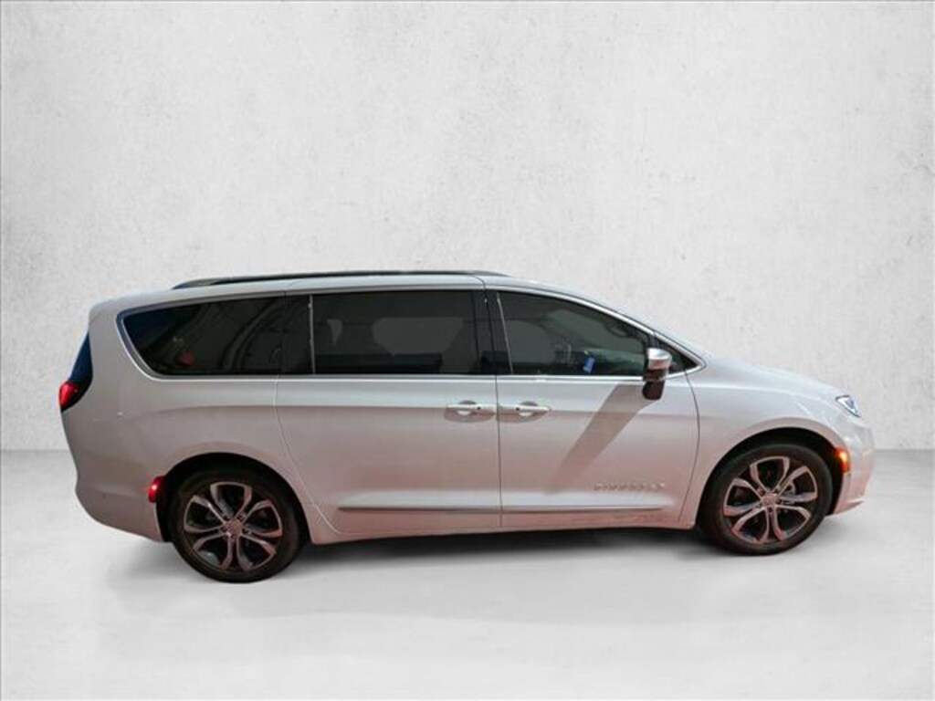 Used 2025 Chrysler Pacifica Pinnacle Mini-van Passenger