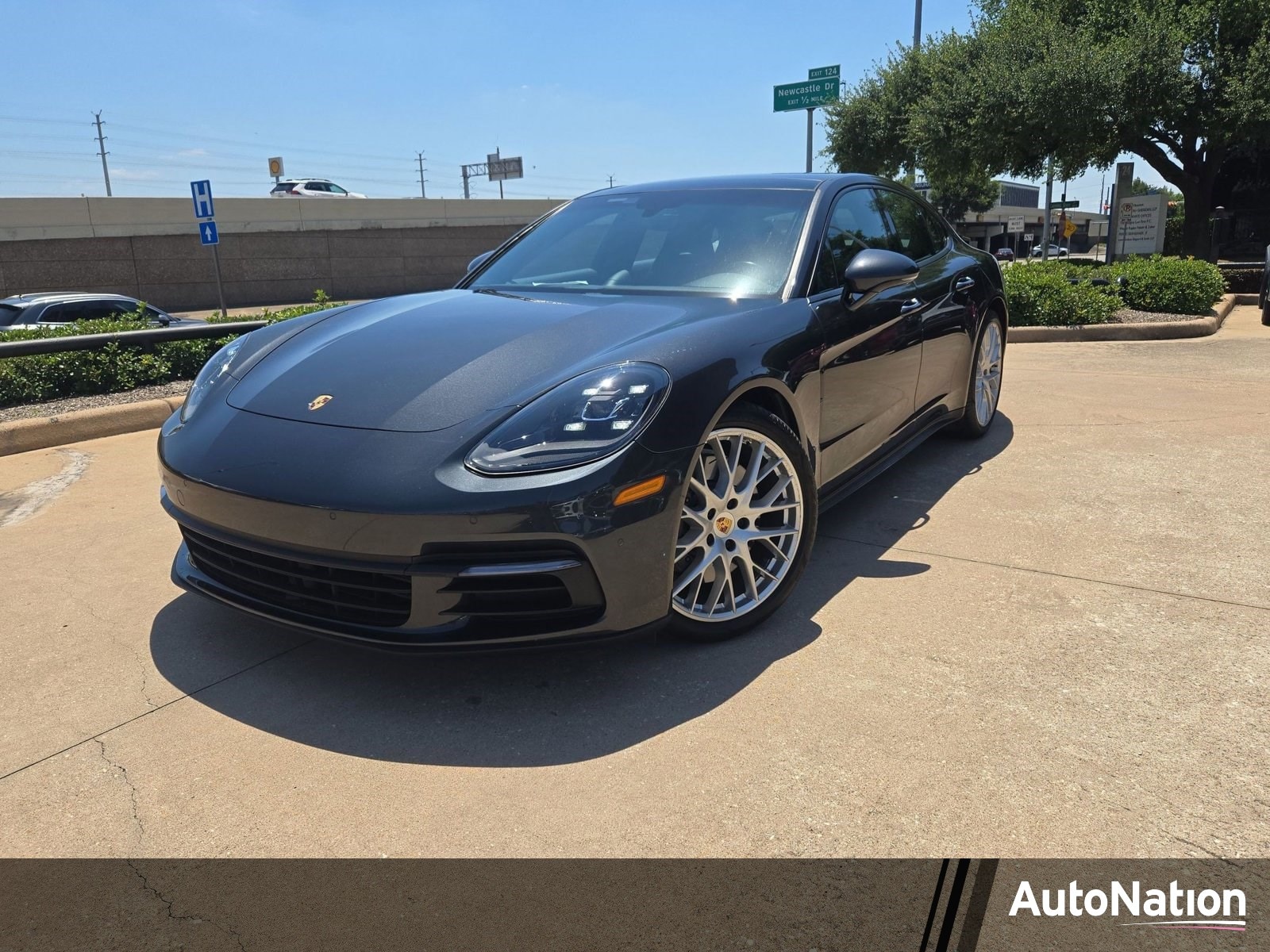 2019 Porsche Panamera 4's photo