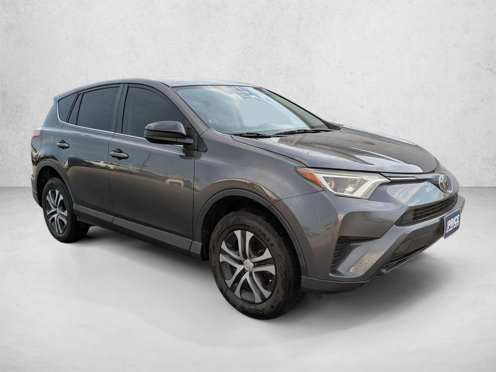 2017 Toyota RAV4 LE photo 2