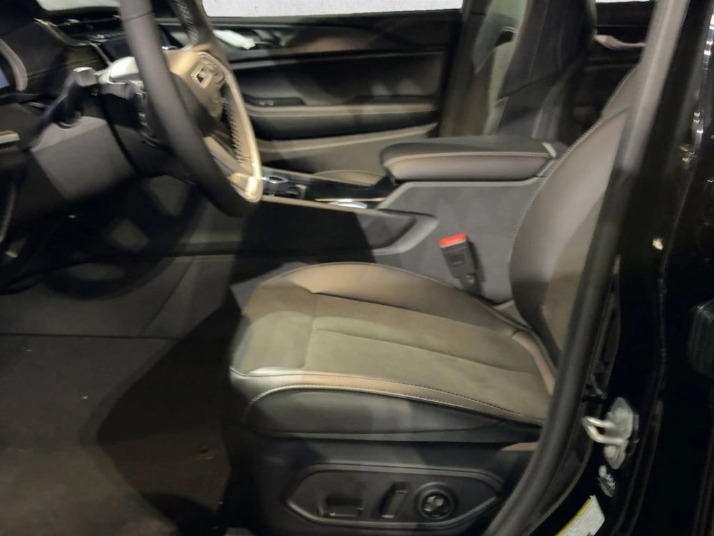 New 2025 Jeep Grand Cherokee Altitude X SUV