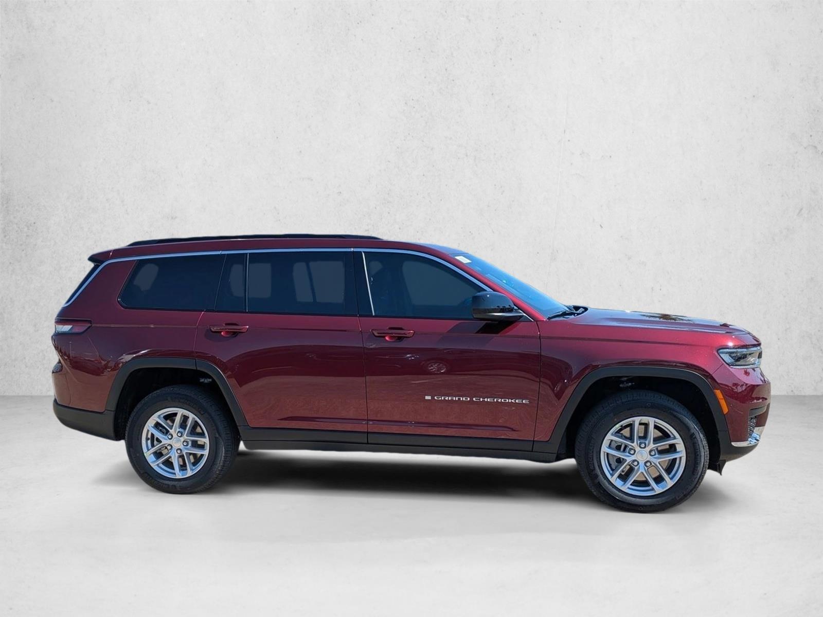 2025 Jeep Grand Cherokee Laredo photo 4