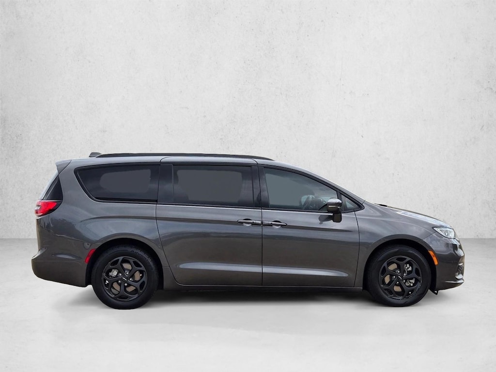 Used 2021 Chrysler Pacifica Hybrid Limited Mini-van Passenger