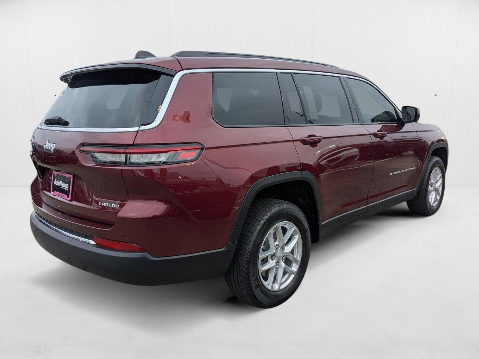 2025 Jeep Grand Cherokee Laredo photo 2