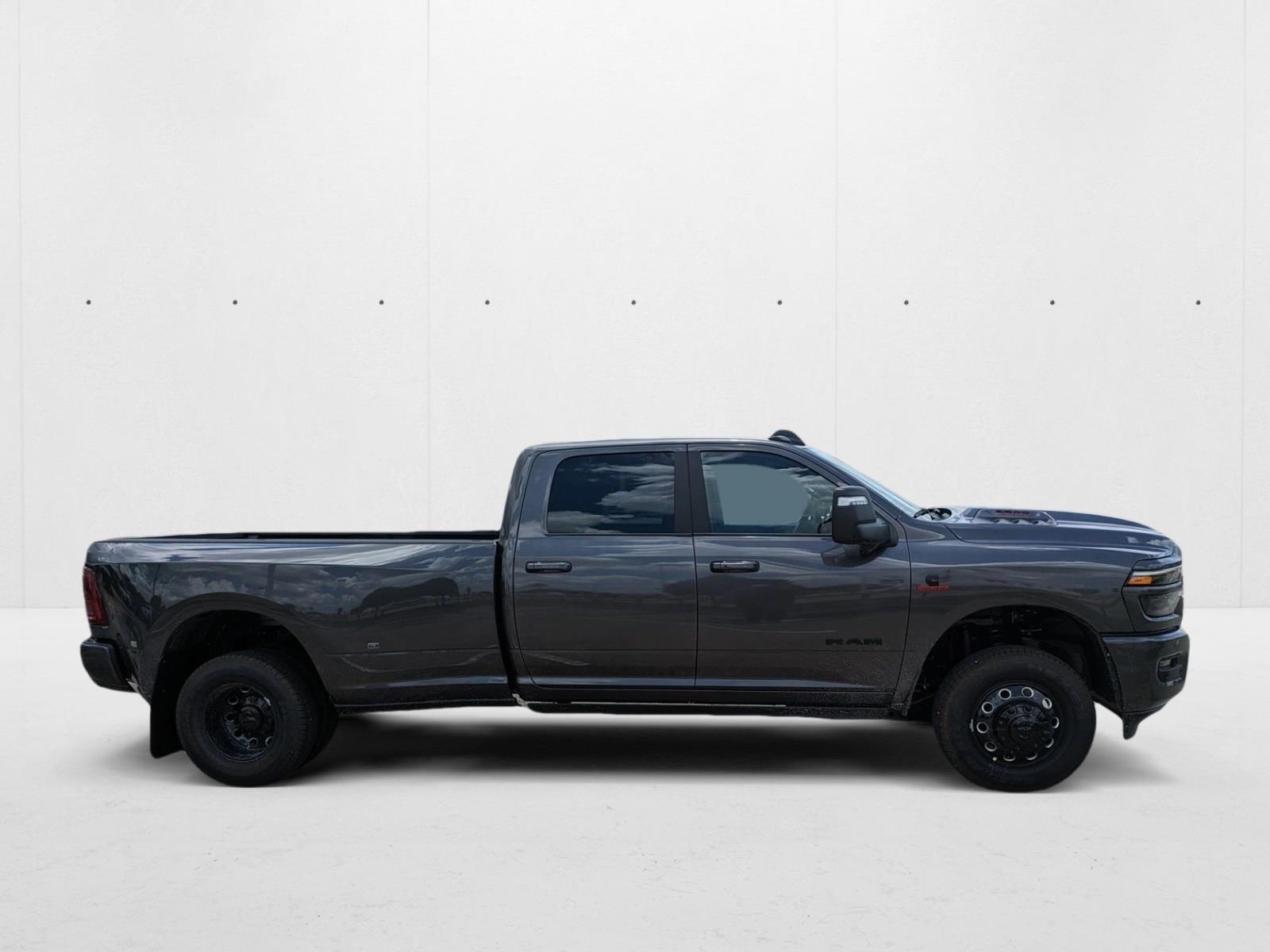 2025 Ram 3500 Laramie photo 4