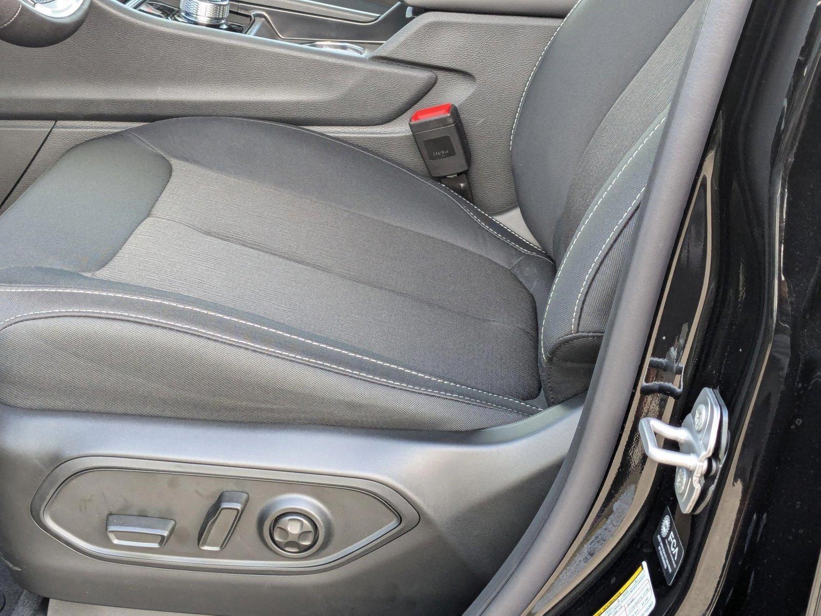 2025 Jeep Grand Cherokee Laredo photo 3