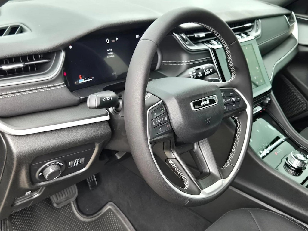 New 2026 Jeep Grand Cherokee Laredo SUV