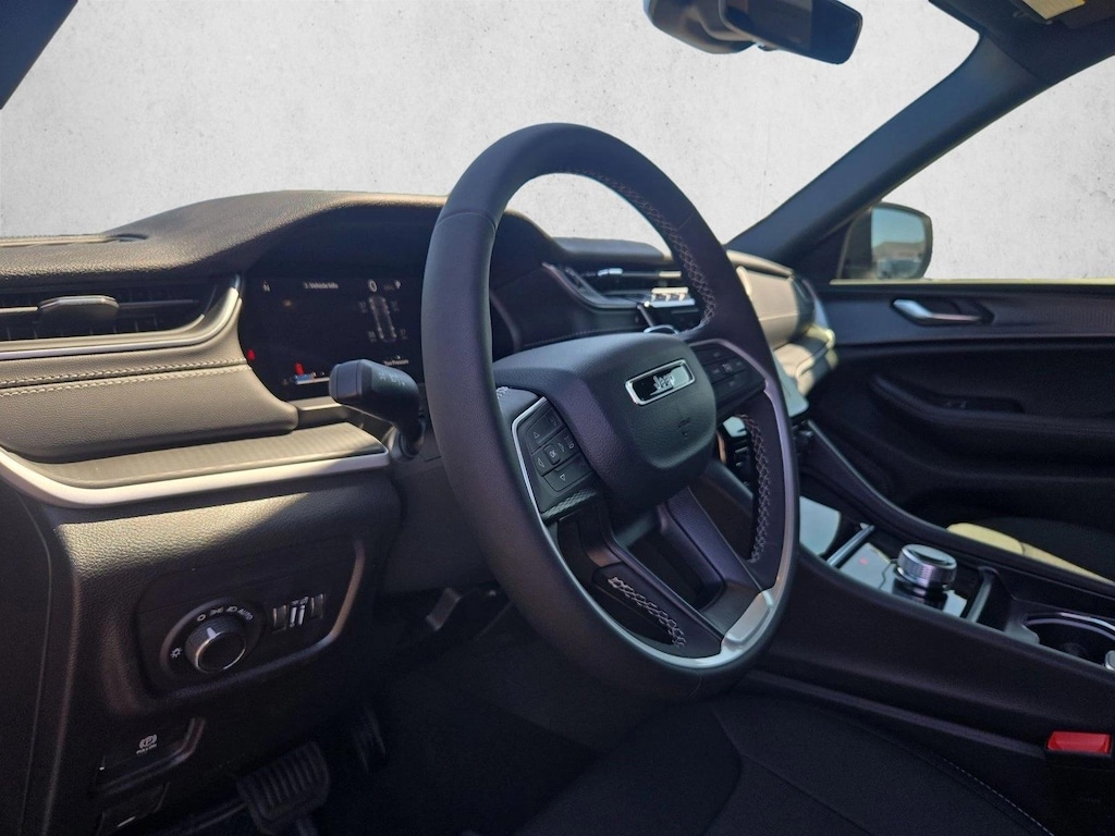 New 2026 Jeep Grand Cherokee Laredo SUV