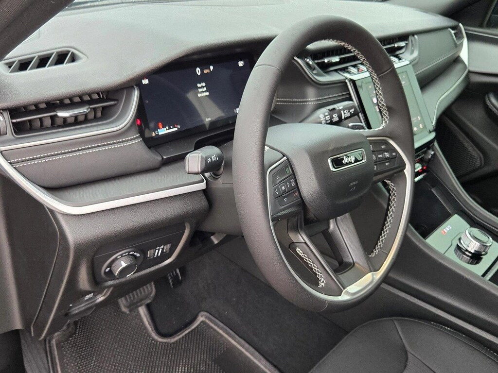 New 2026 Jeep Grand Cherokee Laredo SUV