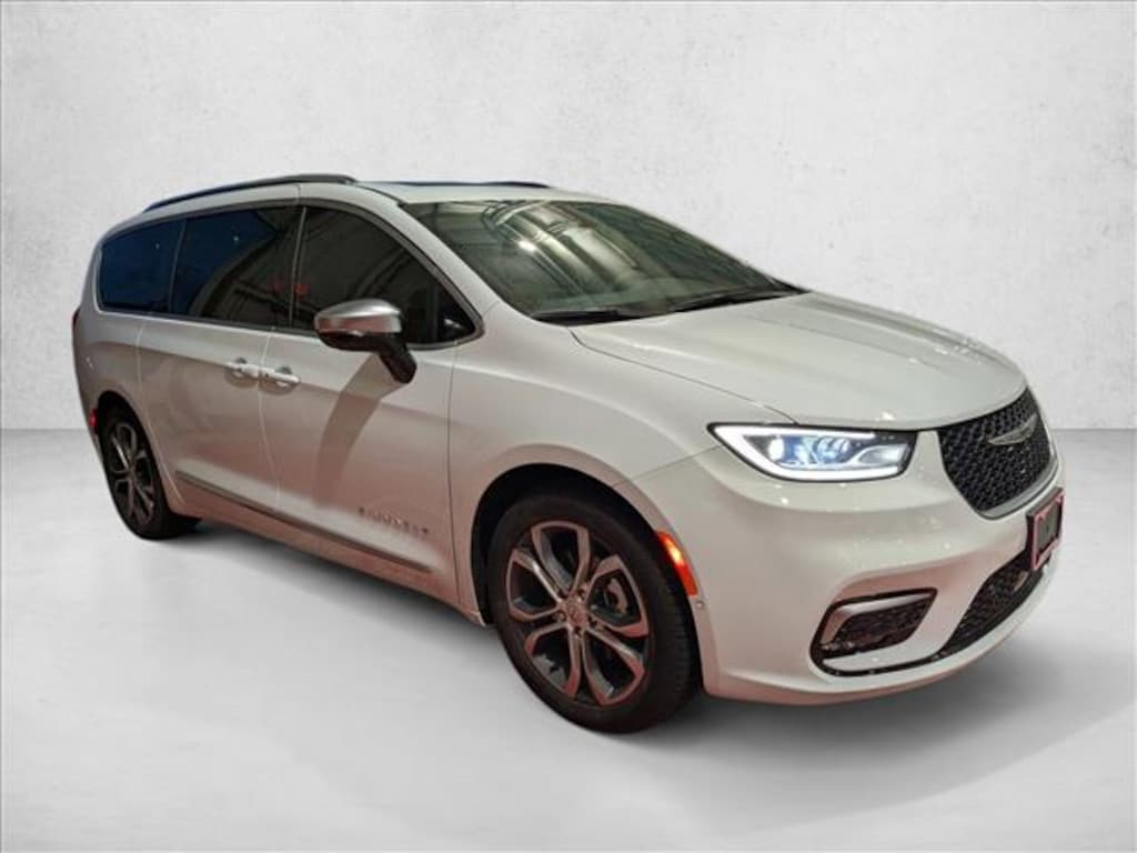 Used 2025 Chrysler Pacifica Pinnacle Mini-van Passenger