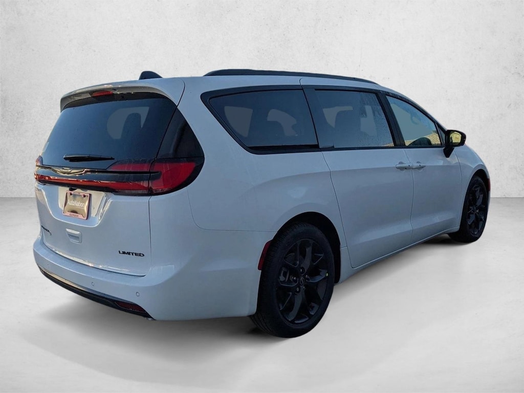 New 2026 Chrysler Pacifica Limited Van Passenger Van