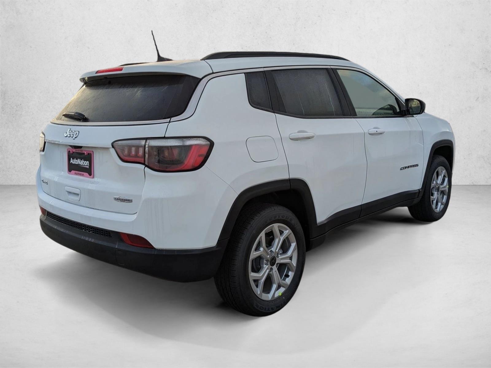 2026 Jeep Compass Latitude photo 2