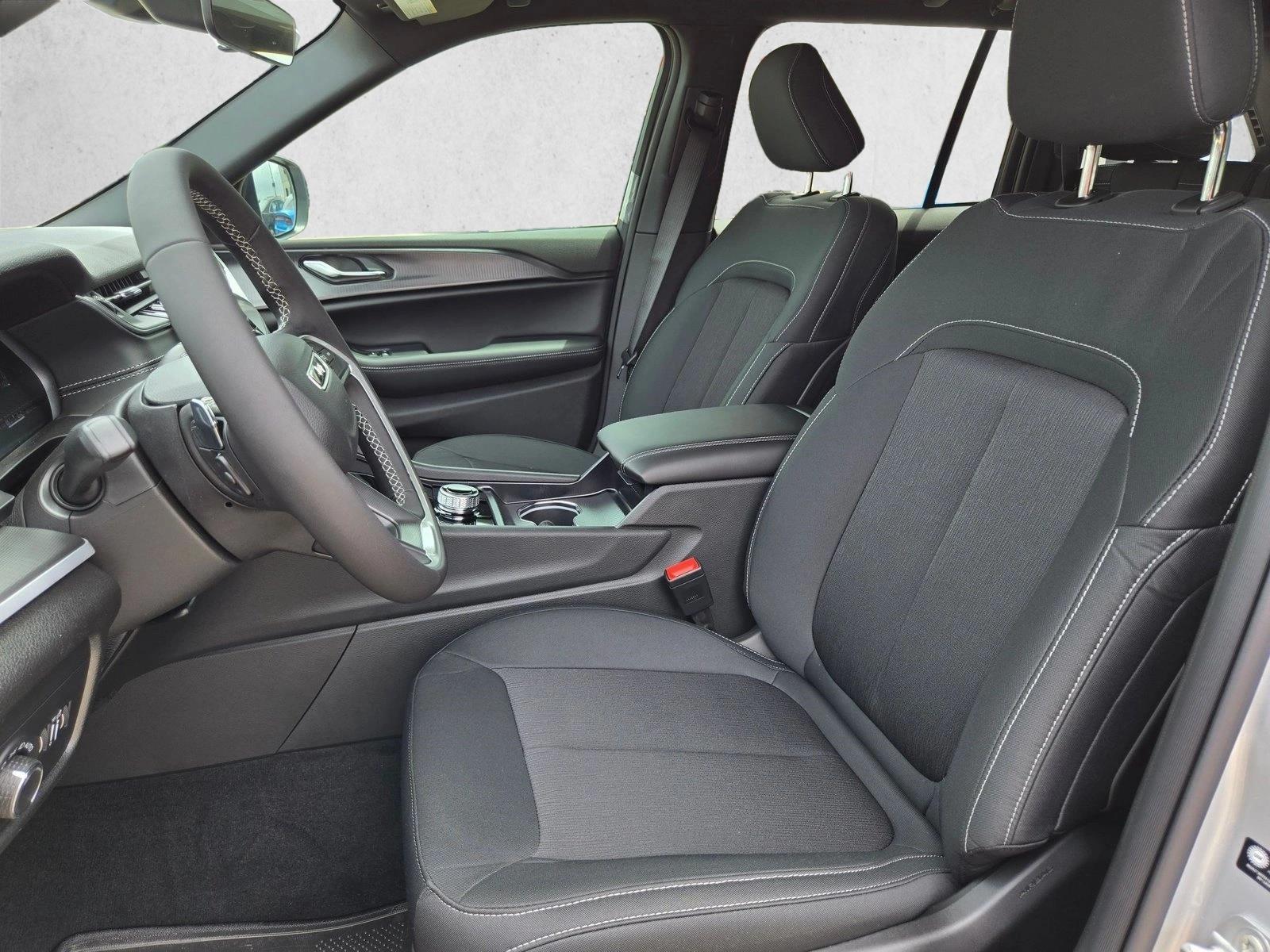 New 2026 Jeep Grand Cherokee Laredo SUV