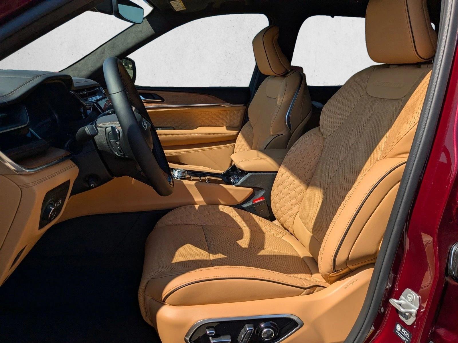 2025 Jeep Grand Cherokee L Summit Reserve photo 3