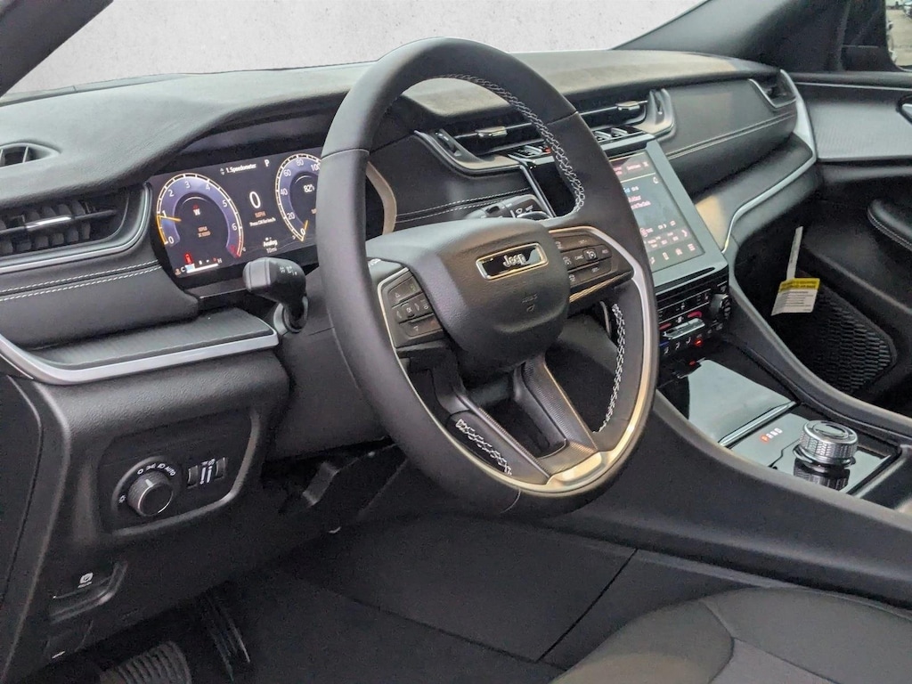 New 2025 Jeep Grand Cherokee L Laredo SUV