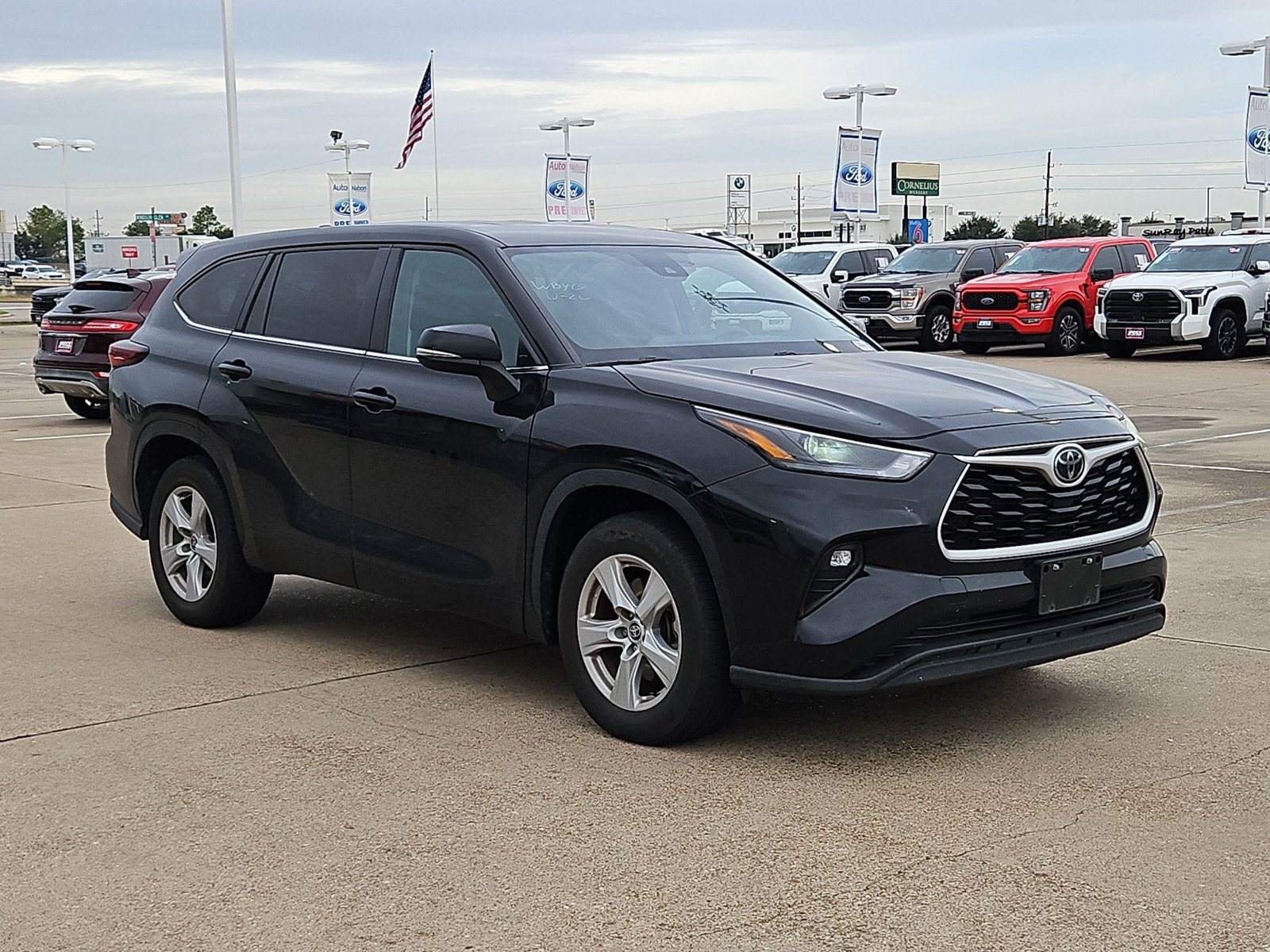 Used 2025 Toyota Highlander LE Sport Utility