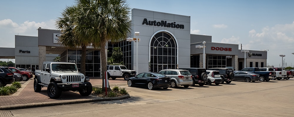 Exterior view of Autonation Chrysler Dodge Jeep Ram Houston during the day