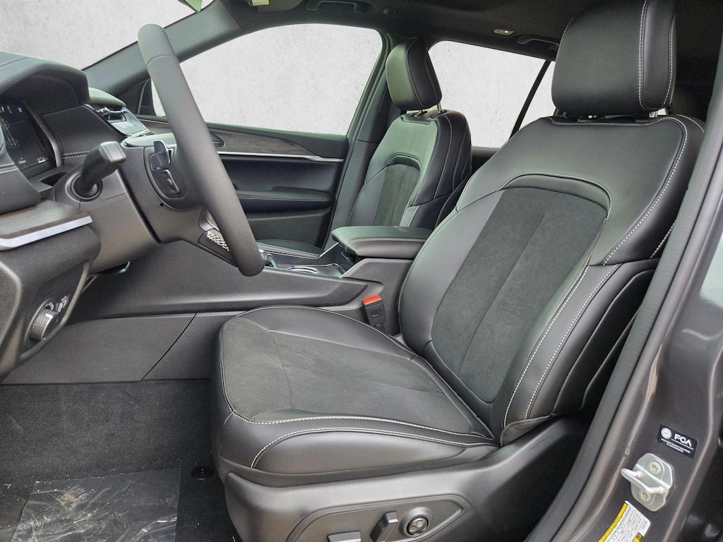 New 2026 Jeep Grand Cherokee Laredo Altitude SUV