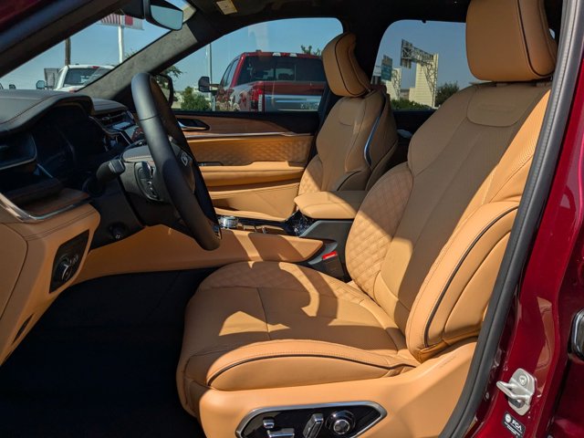 2025 Jeep Grand Cherokee L Summit Reserve photo 3